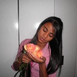 deixei minha felicidade partir,como uma flor cair #faatoo  d'_ * 3 *