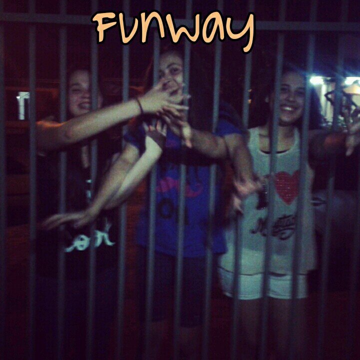officialfunway's profile picture. Somos Cams, Meli y Moni,  http://t.co/4K76Un4FF6. Cuentas: @camsfeltes, @RealMay_ y @MONICA_CULLENBP