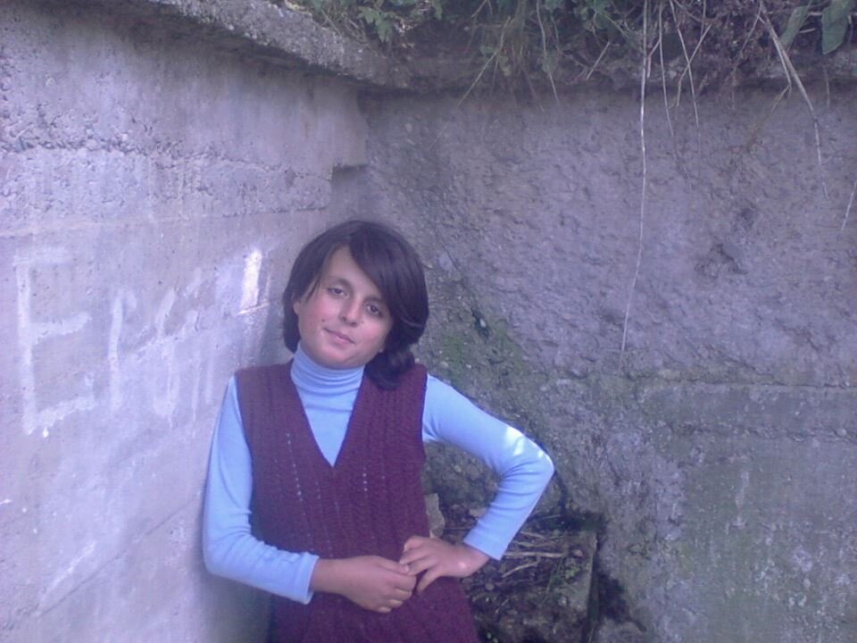 neşeli mutlu bir kızım:D