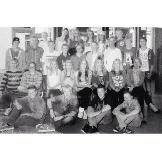 - or. m2g - mnr van velzen - oscarromero - economie - 2013/2014 - best teacher, even if he don't know it. Thanks to be our teacher -