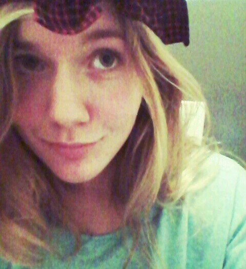 16 jaar // pontes // likes: ed sheeran~ fall out boy~skylar grey~imagine dragons~ paramore// Love Life, Live Loud