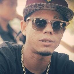 Um Simples Menor, Sonhador, Que Decidiu Cantar um Funk ♫