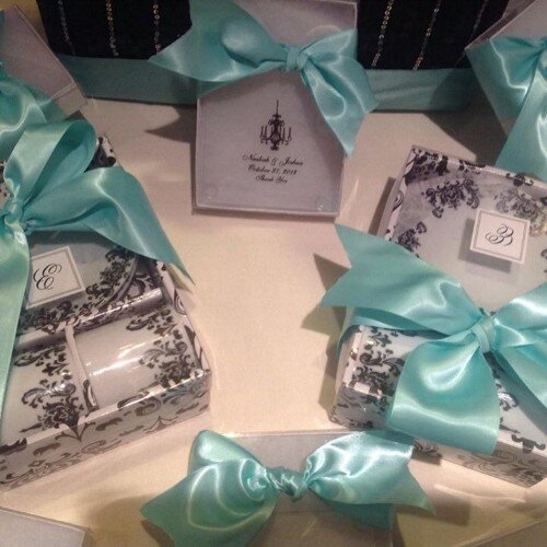 Keen Eye  is a Full Event Service. We create One of a Kind Decor.From Custom Candy Buffets to Brooch Bouquets. We also ship worldwide!!!