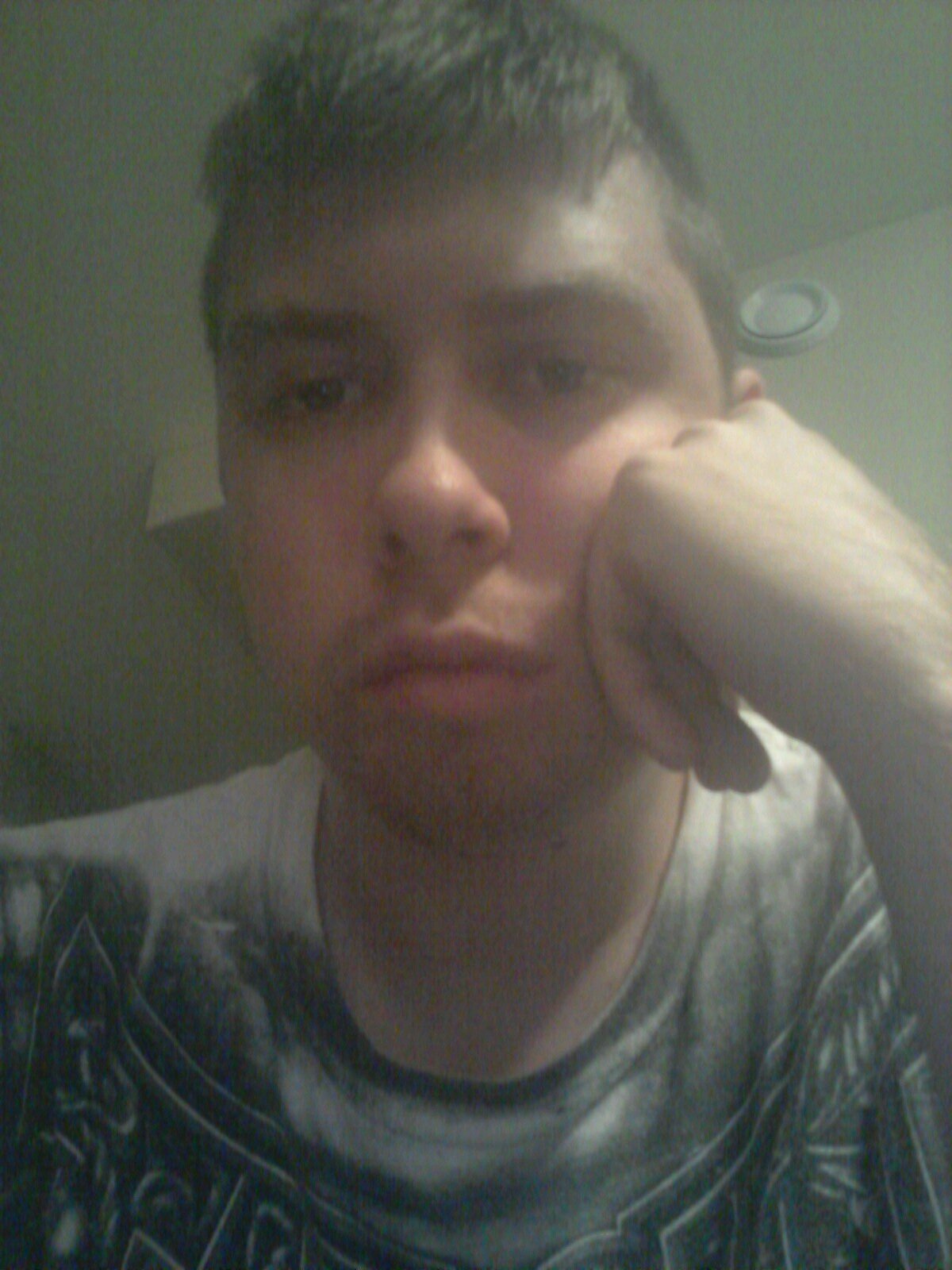 Loves to play/watch sports, video games. PSN ID: amazingR. twitch account is AbyssRex