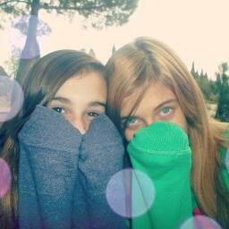 No soy perfecta,ni quiero serlo.Estoy en un lugar donde la gente se come la cabeza y no el mundo,donde la gente finge sonrisas y detrás hay lágrimas.1/10-LI