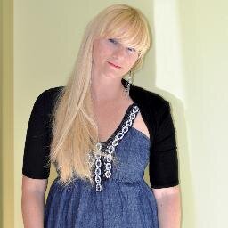 Je suis une maman de 35 ans, adorant la photographie. J'ai un garçon merveilleux de 10 ans qui me comble de bonheur.