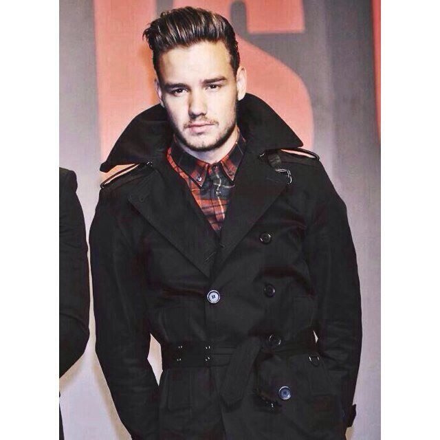 hi beautiful people!! please follow @spraytanstyles because i gave you a free follow :))