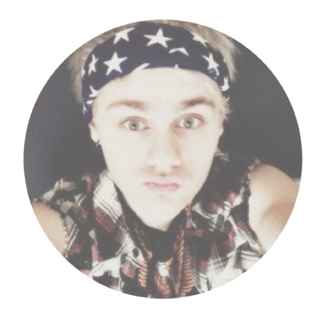 Hey bby pls follow @httphxrry ask for a follow back