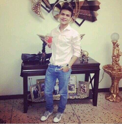 Cd Bolivar Venezuela, 22. Estudiante de Cs Fiscales. Instagram @abimaelcarvajal