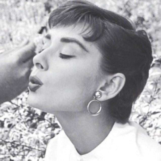 ☥Believing in pink. Elegance never fades. Paris is always a good idea. I'm-possible ⋆DANCE⋆ Follow back #INSTAHEPBURN May 4th 1929 ♡✞