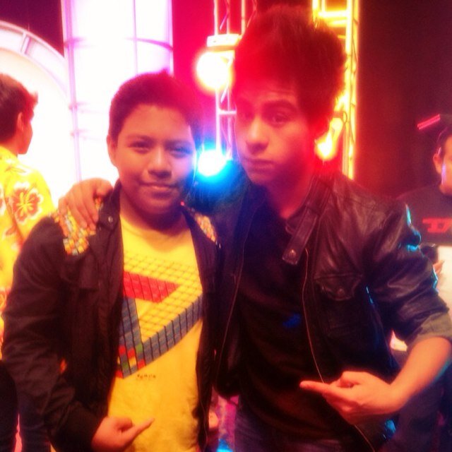 Cantante, bailarin, y actor.
Adicto a la musica, ganador de pequeños gigantes (primera temporada), muy amiguero XD y listo para subir un twitt ;)