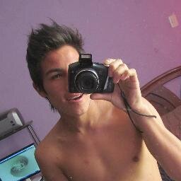 hola soy victor tengo 21 años y me gusta el futbol y conocer gente xvr , sigueme para que me conoscas mas te dejo mi cel :958273243