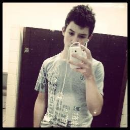 Largo meu destino para viver o seu , largo a minha cama para dormir na sua Te amo minha pequnaa @umakinder :$ so seu *-*