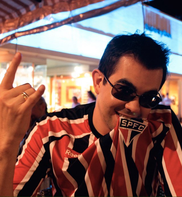 pseudo-anarquista, analogic influencer.