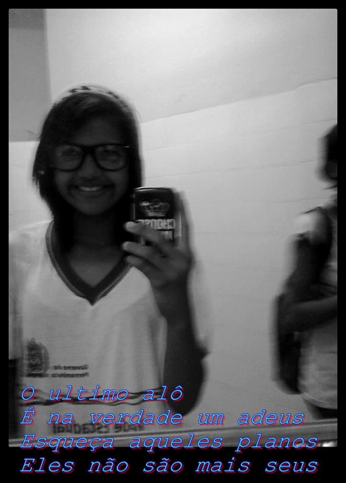 Vivo na musica,vivo nas redes sociais,amo nutella,e Fim..†♀†