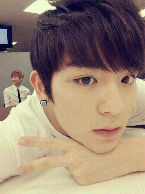 อันยองครับ รู้จักผมป่าว ผม Ricky lTeentop.นะครับผม ฟอลมาสิครับแล้วคุณจะหลงรักผม ^^  RT รัก ฟลว.ทุกคนเลยครับ .ส่งจูบ.  #Ricky ♥ - 5/01/2013  #ABSTHFAM