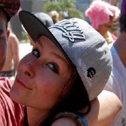 I'm the girl who always tries 2make evry1 laugh. If I act weird and do silly things around u- I'm comfy wit u. I love summer and just having fun!
