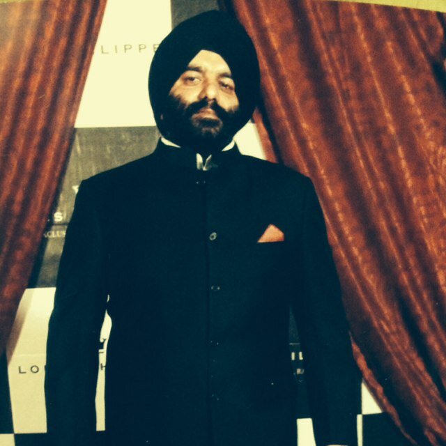 Curious,Inquisitive,Experimental Entrepreneur ,Wedding designer ,Event manager who cares about the world we live in !!
