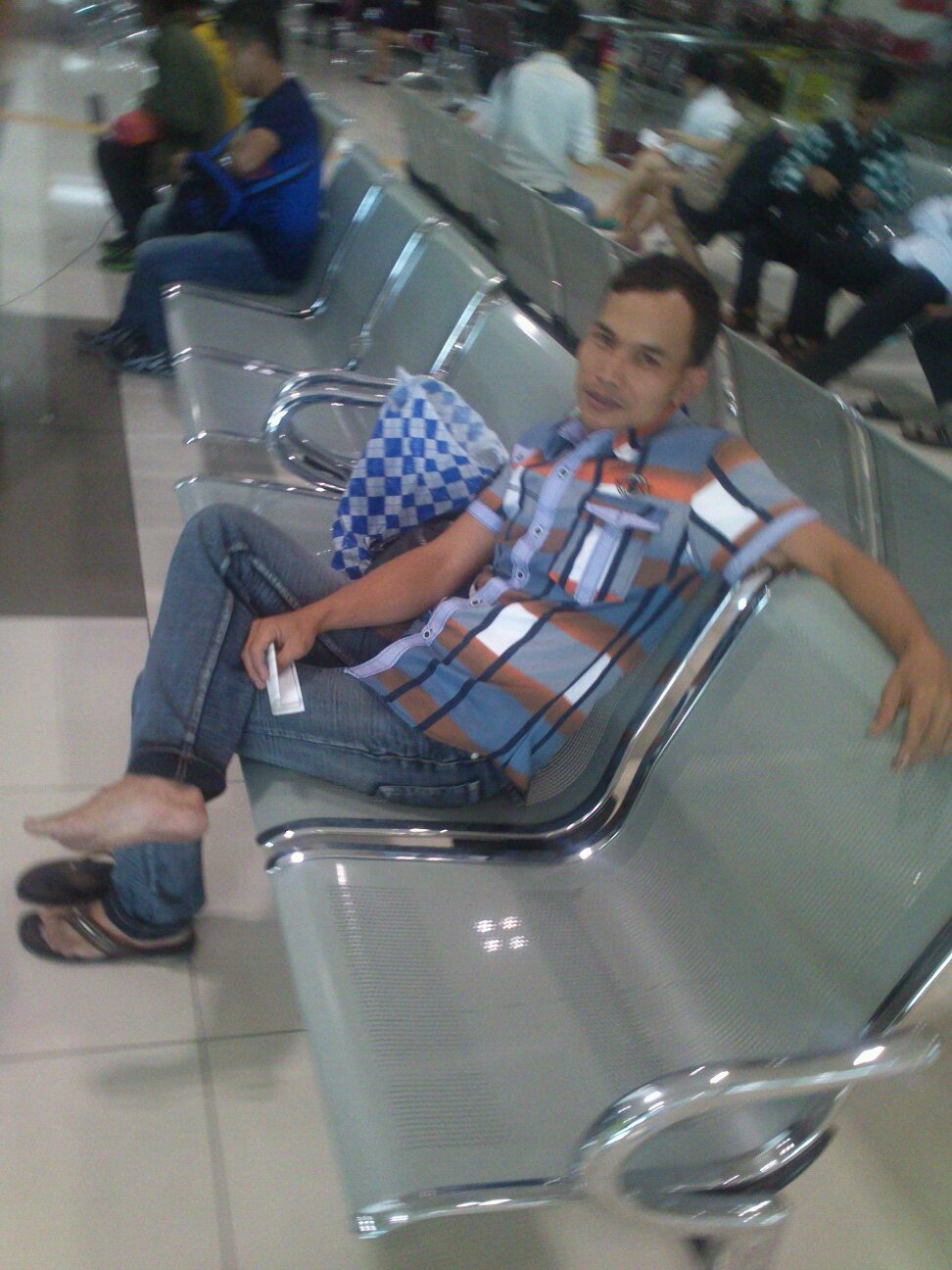 mencari pasangan