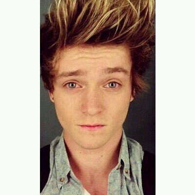 connor makes me happy ♡