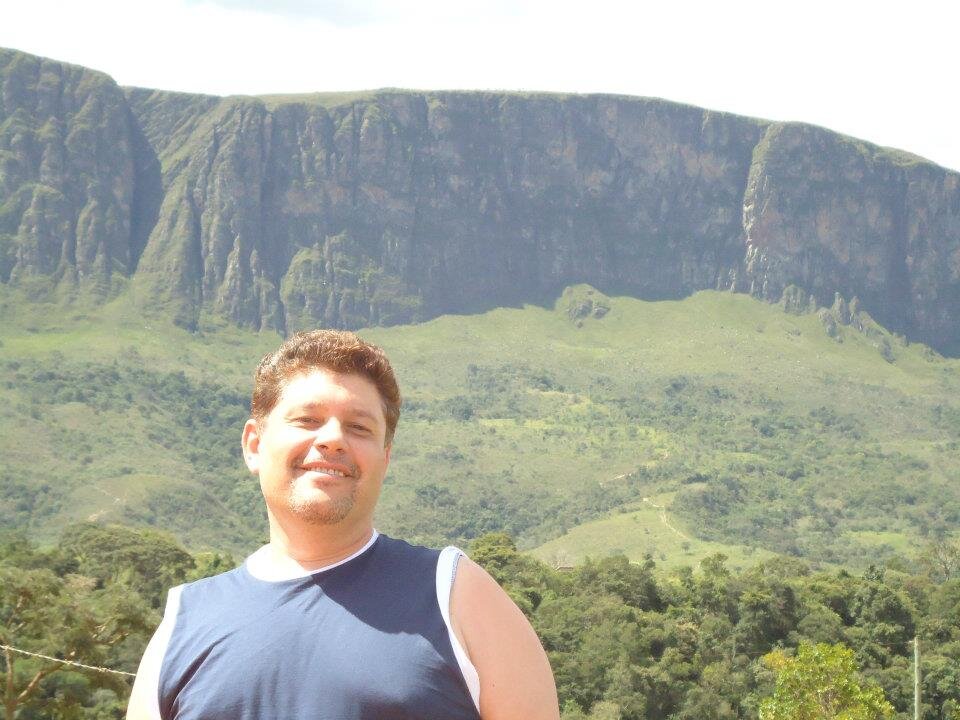 Pessoa trabalhadora, formado em Psicologia e Publicidade e Propaganda, formador de opiniões e louco pelo meu belo estado de Sergipe