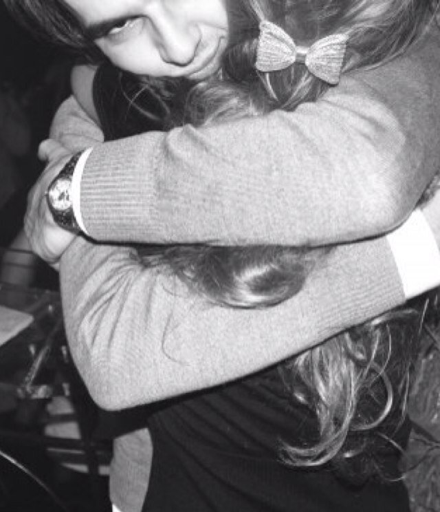 y_v_v's profile picture. 