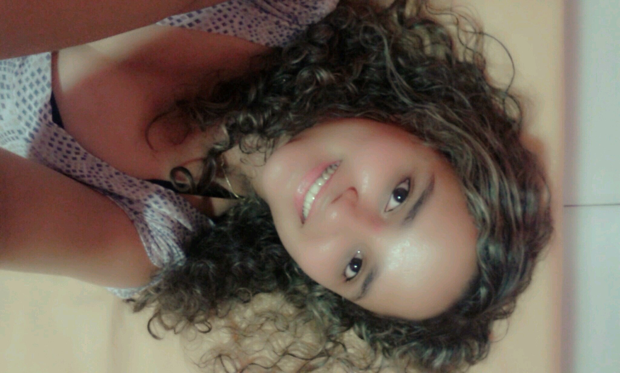 uma pessoa envolvente, apaixonate e sincera. Sei q nao sou nada pra mt gente, mas sou tudo pra pessoas com kem me importo e isso, pra mim, ja basta!!!!