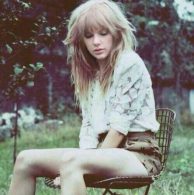 Im just a girl waiting for the RED TOUR