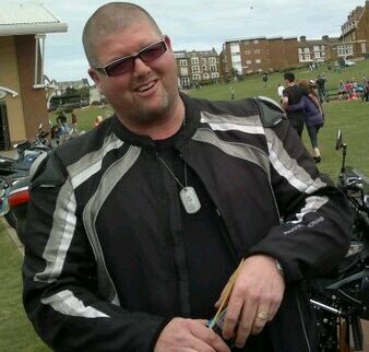 Chelsea loving, Motorbike riding, Movie watching lorry driver, father of 3 and single