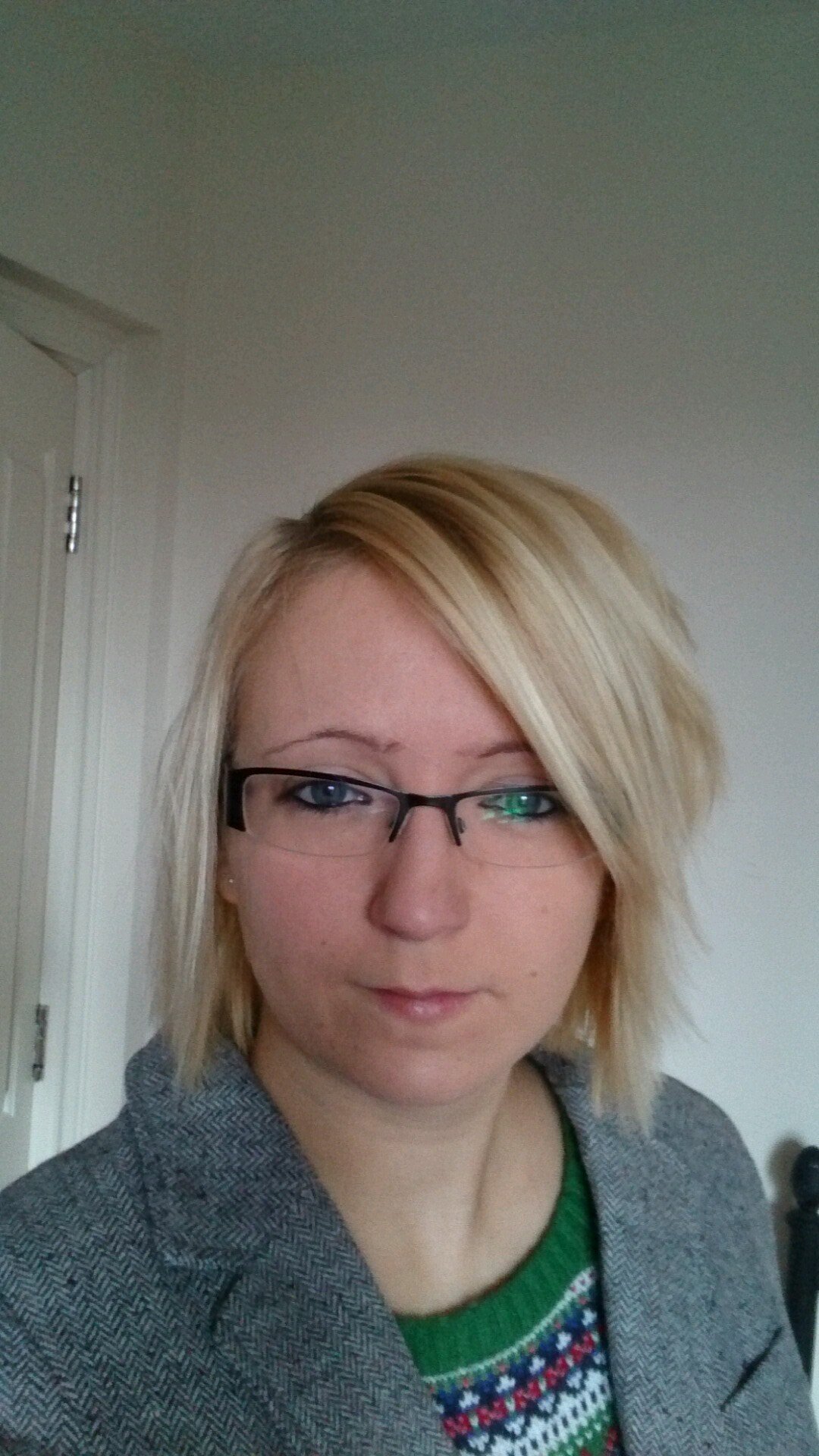 Book and eBook designer, editor, producer. Loves beautiful books, food and smelly Westiepoos. Owner of @thisgirleatsuk, https://t.co/EjsIOXcwI4