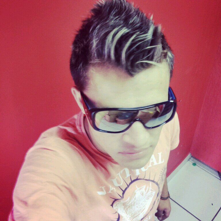 Vontade de te abraçar bem forte e dizer baixinho no seu ouvido o quanto eu (工 ❤ ㄚ◯∪. )