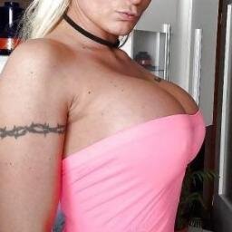 AnilaZwickau's profile picture. Hi, ich liebe die Öffentlichkeit, gehe gerne feiern, gehe wie die meißtene inen bürgerlichen Beruf nach.