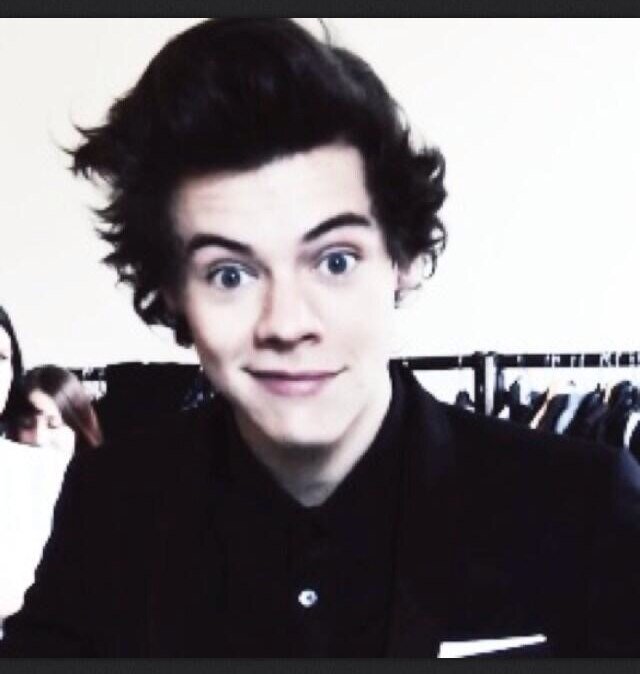 if you ship Larry please follow @BrnBuRn and you can ask for a followback on that account xx