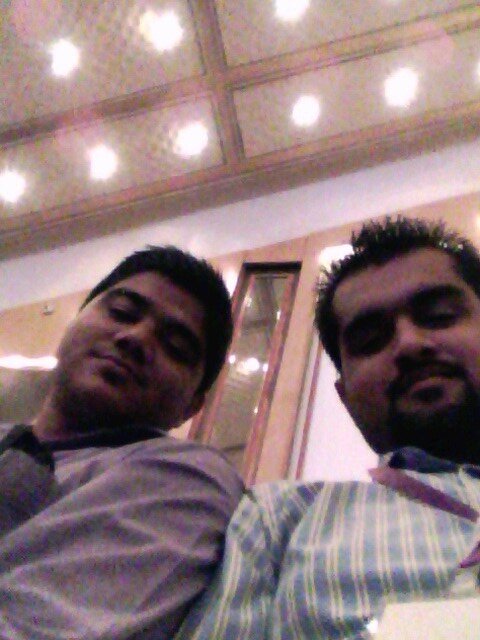 TharaniHaris's profile picture. 