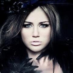Hi I'm Maria,I love the USA,she is very beautiful
and also I love Miley and Selena.They are very beautiful and talented. Selenator & Smiler