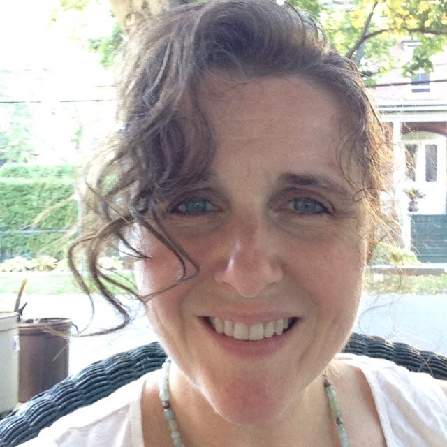 Integrative psychotherapist. Empowerment, wellness and consciousness coach. Creator of Earth Studio and the Dimensional Resonance Model.