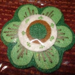 Venta de complementos, broches, llaveros, peluches, artículos de bebé...