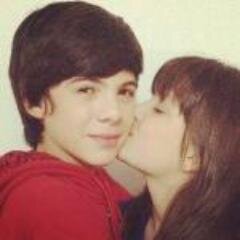Amo a Larissa Manoela e o Thomaz Costa fã clube dedicado a eles  todos que me seguirem eu sigo de volta me chamo