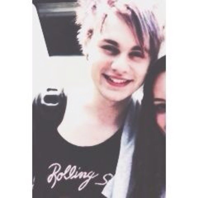 michael clifford || bisex || single || singer ||