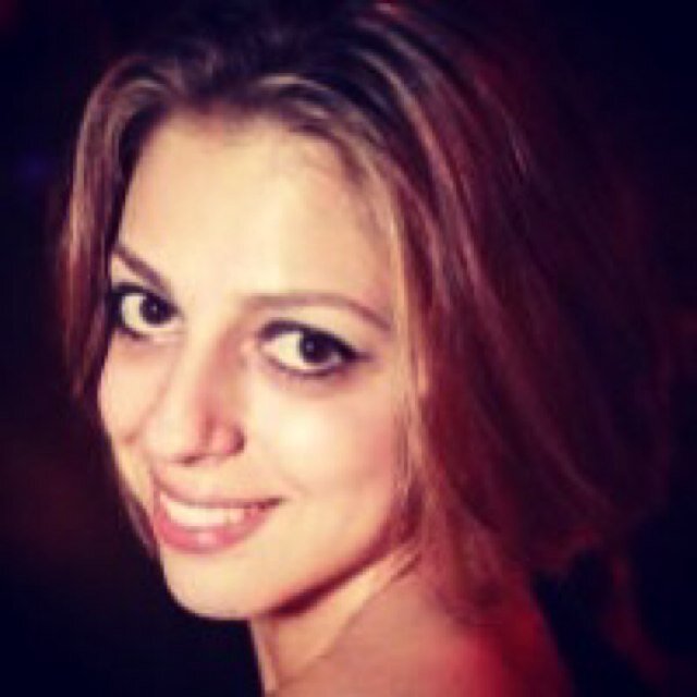 Dançarina, estudando teatro, cinema e interpretação para TV.
Professora de Zouk ( Flow )