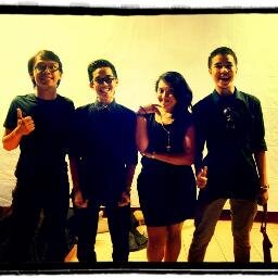 Official Illusion. Band bergenre Pop-Jazz terdiri dari @valerianeva , @farliep , @aditmz , dan @resyaresyoo