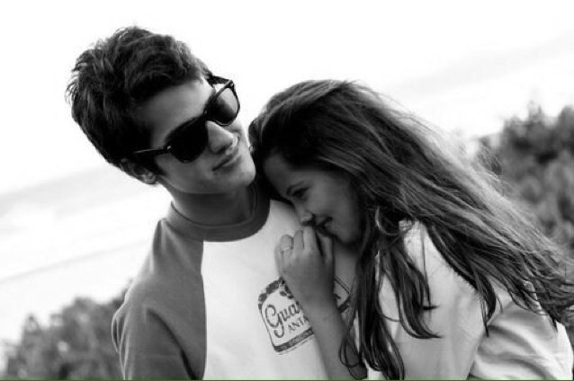 Love is difficult. So im here to explain it in 140 characters ❤️