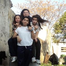 Somos, Re Locas Siempre lo fuimos y lo seremos aun que Mmmmmmmm , LOCAS No nos importan los que nos digan somos amigas Siempre Pero al mismo Tiempo LOCAS !!!