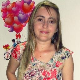 Sou cristã,amo está na presença de Deus,amo tbm está com minha família e minha outra paixão é a Enfermagem,ainda estou cursando mais já amo demais :)