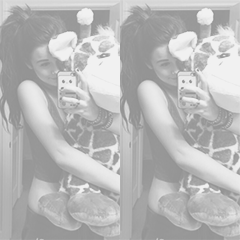 acacia brinley clark || 18 || single and bisex || sweet girl.|| Taylor è la mia migliore amica e la amo.