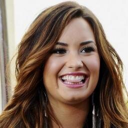 Staying strong with Demi. Her voice, her smile, her eyes, her heart, her all ♡