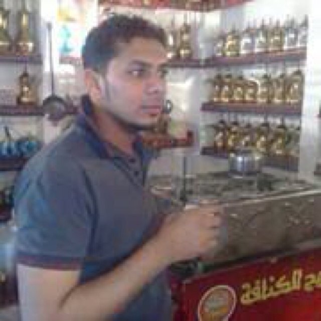 إذا اصابك مكروه لاتشتكي للناس فهم مثلك لايملكون ضراً ولا نفعا ، عليك برب البريةِ أرفع يديك للسماء وقل ما في قلبك فهو من ينفعك .