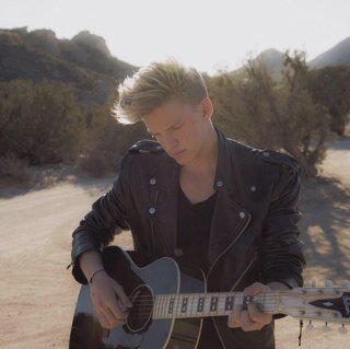 19 🌸 College Girl ✌🏻and riding the waves with my boy @CodySimpson ❤️ you are my bubble gum baby 👄 •Cody Follows•