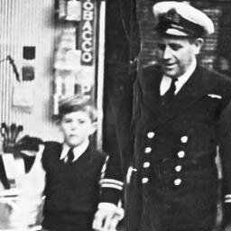 Covered Mandela in 50s then Harvard then LBJ-Nixon.Edited Mtl Star, ran Global News. Surfer. Love Dickens, Paine, Orwell.