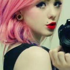 ',*Sincera,MeiioMaluka,Apaixonada :3,Rockeira †Romantica,Viciada em Animes,;Gamer,Artista,Apaixonada pelo @The_Pudim *'.